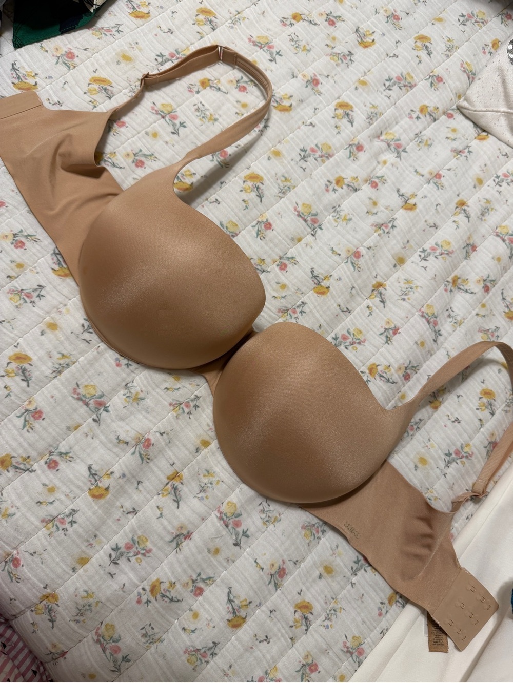 SKIMS Smooth Molded Bra in Tan